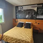 מלון Au Petit Quinquin 2*